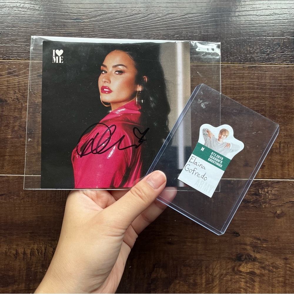 Demi Lovato SIGNED Page!